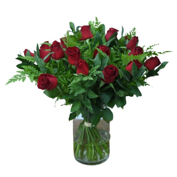 זר אהבה אדומה - ורדים אדומים בשילוב עלים ירוקים רקע לבן